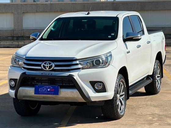 TOYOTA HILUX 2.8 SRX 4X4 CD 16V DIESEL 4P AUTOMÁTICO TOYOTA HILUX 2.8 SRX 4X4 CD 16V DIESEL 4P AUTOMÁTICO